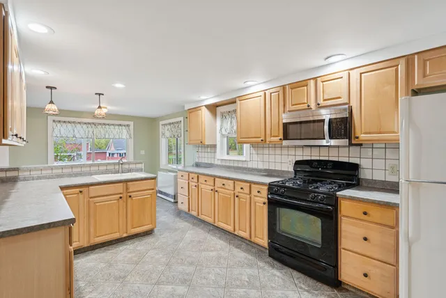 $430,000 | 218 Oak Street, Oakland, ME 04963