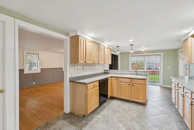 $430,000 | 218 Oak Street, Oakland, ME 04963