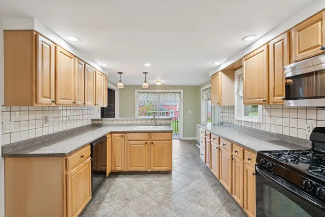 $430,000 | 218 Oak Street, Oakland, ME 04963