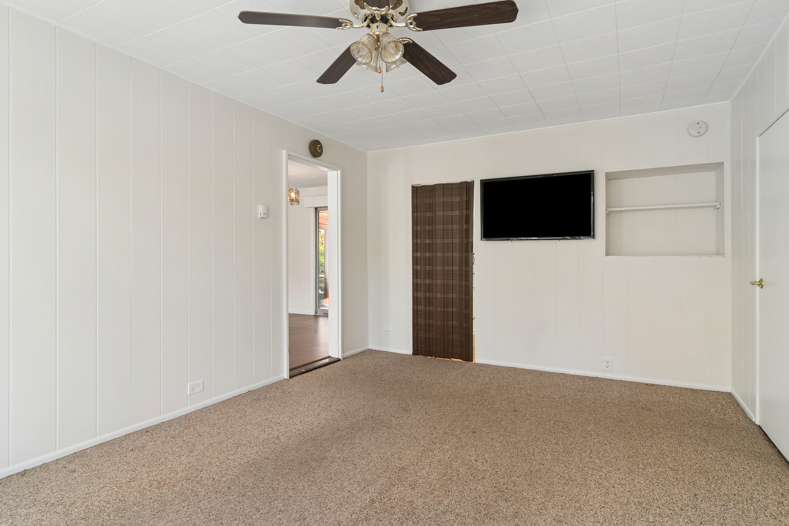 36 Crestview Terrace Buffalo Grove, IL 60089 - Photo 14 of 30 a view of a livingroom with a flat screen tv