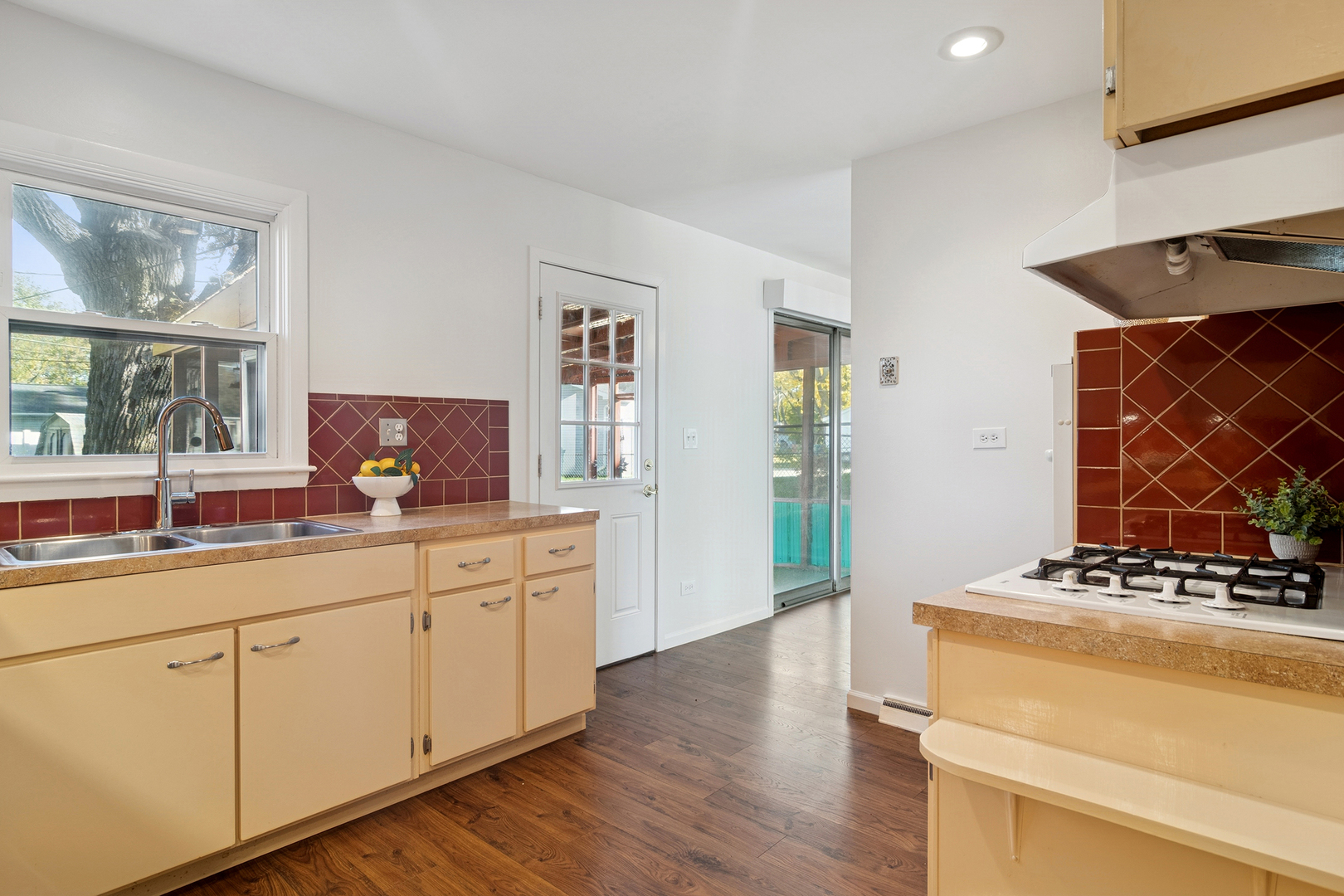 36 Crestview Terrace Buffalo Grove, IL 60089 - Photo 20 of 30 a kitchen with wooden cabinets and a stove