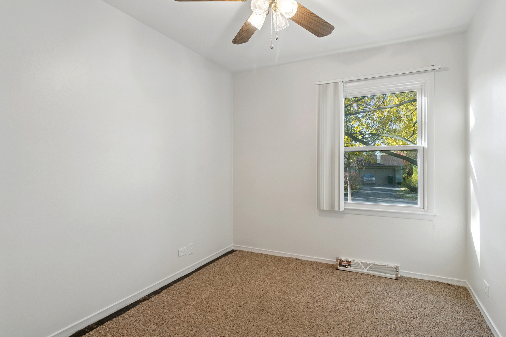 36 Crestview Terrace Buffalo Grove, IL 60089 - Photo 21 of 30 an empty room with a window