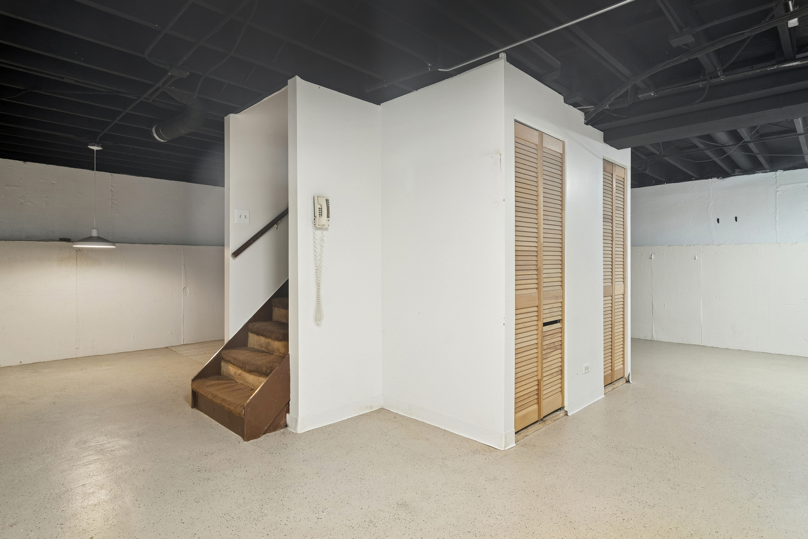 36 Crestview Terrace Buffalo Grove, IL 60089 - Photo 24 of 30 a view of a livingroom with an empty space