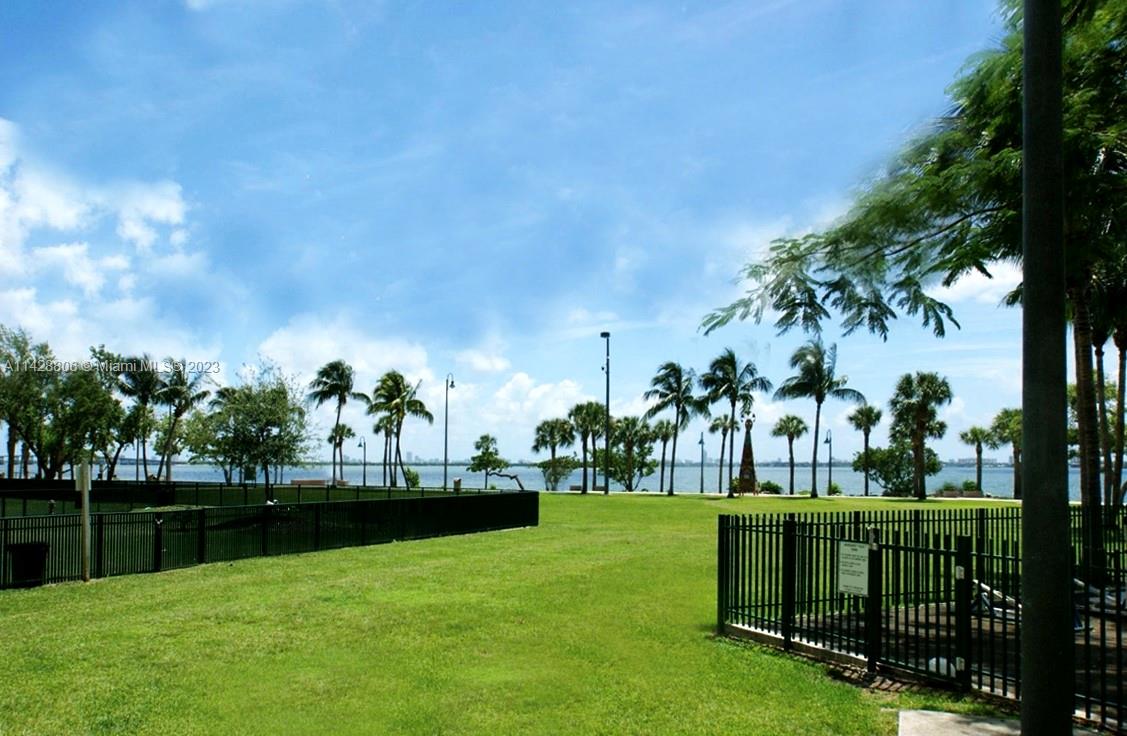 488 Northeast 18th Street, Unit 505 Miami, FL 33132 - Photo 35 of 35 a view of park