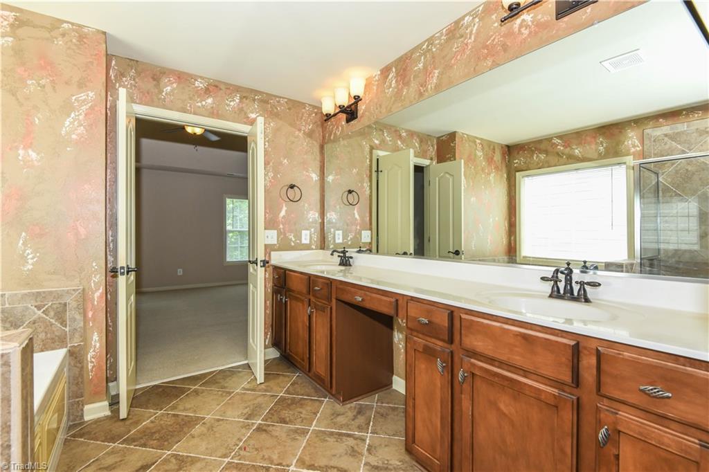 2331 Mill Lane High Point, NC 27265 - Photo 20 of 33