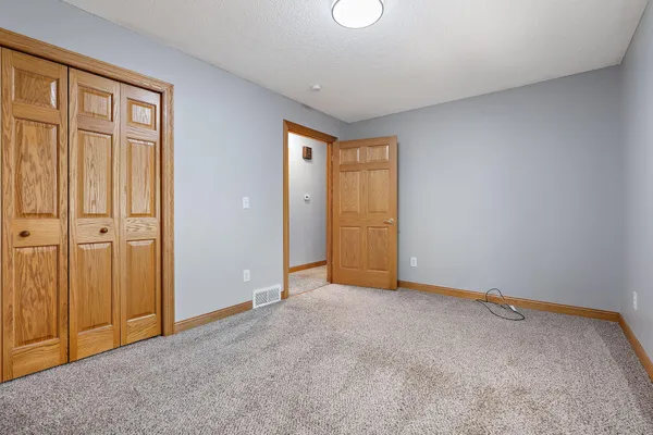 $2,250 | 1735 Walnut Lane, Eagan, MN 55122