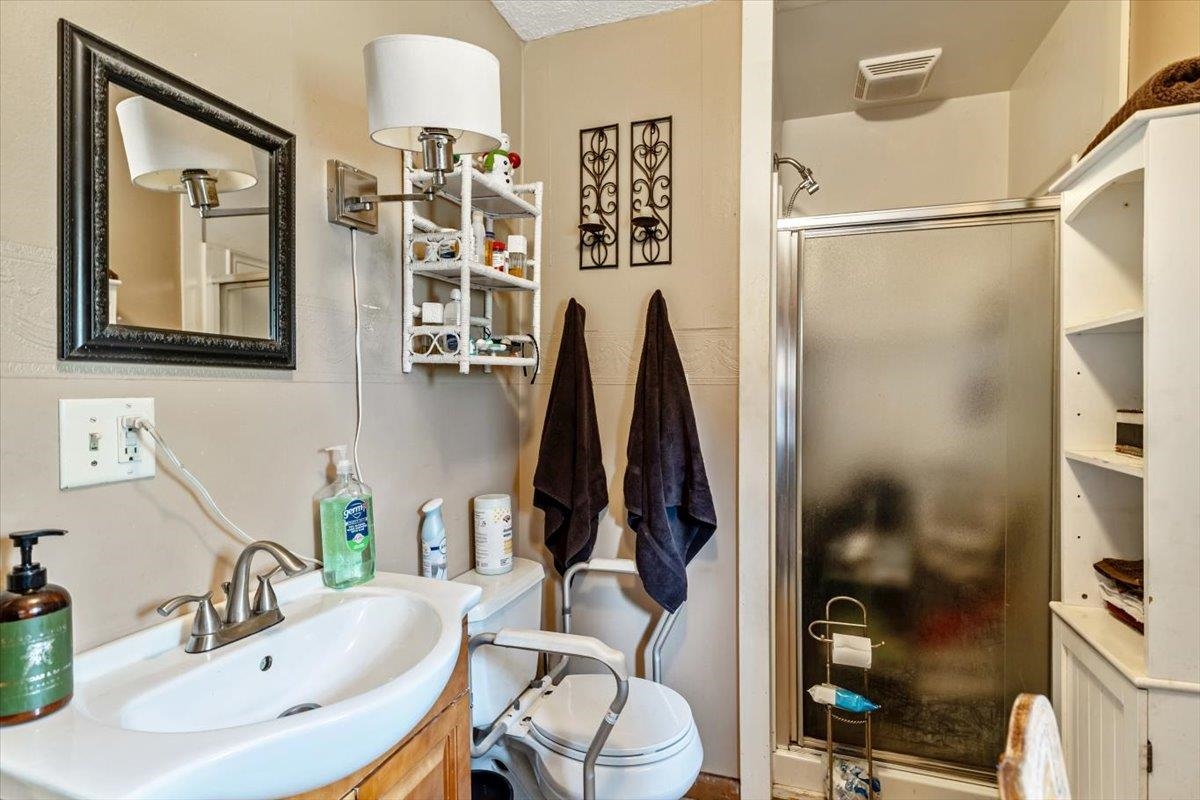 47 Upper Welden Street St. Albans, VT 05478 - Photo 25 of 55