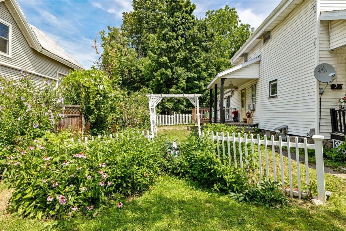 47 Upper Welden Street St. Albans, VT 05478 - Photo 5 of 55