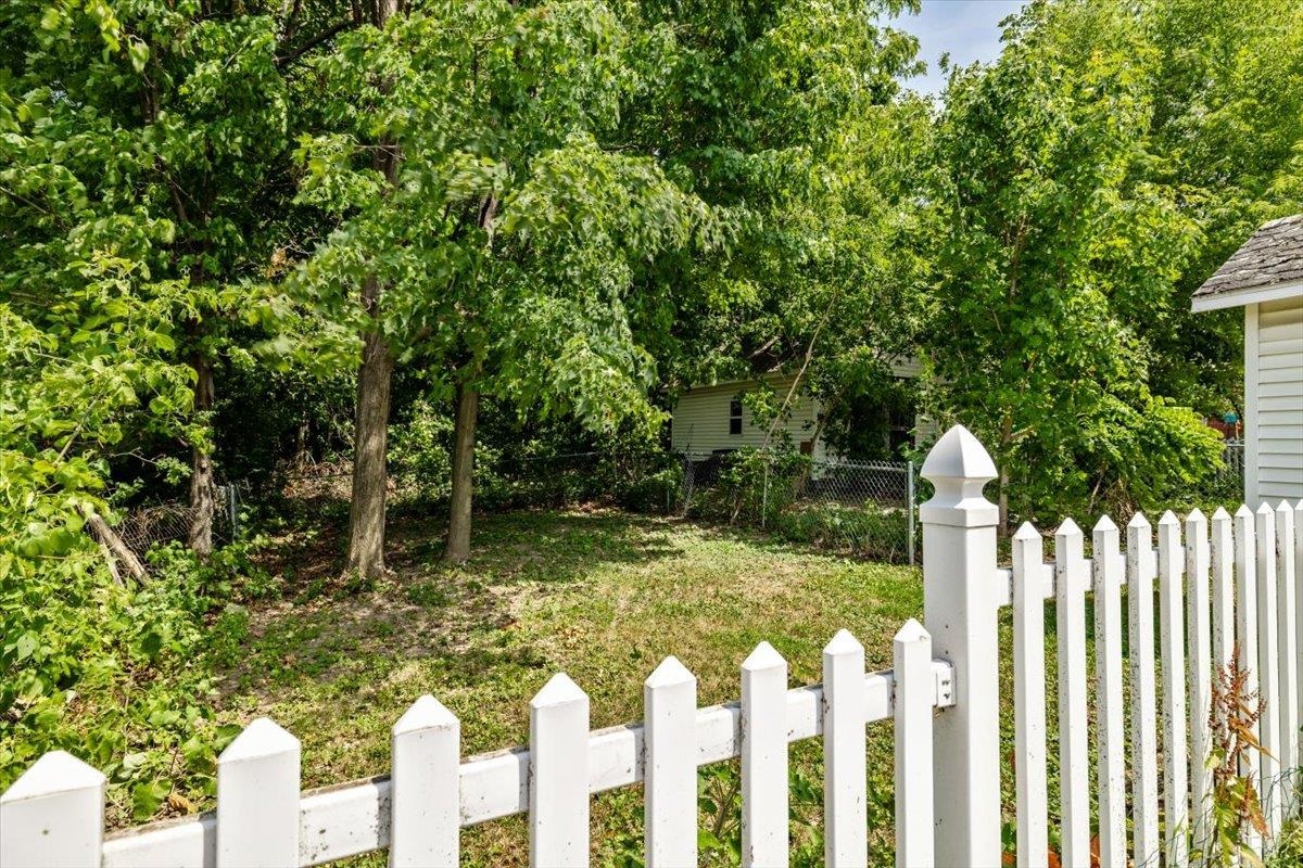 47 Upper Welden Street St. Albans, VT 05478 - Photo 7 of 55