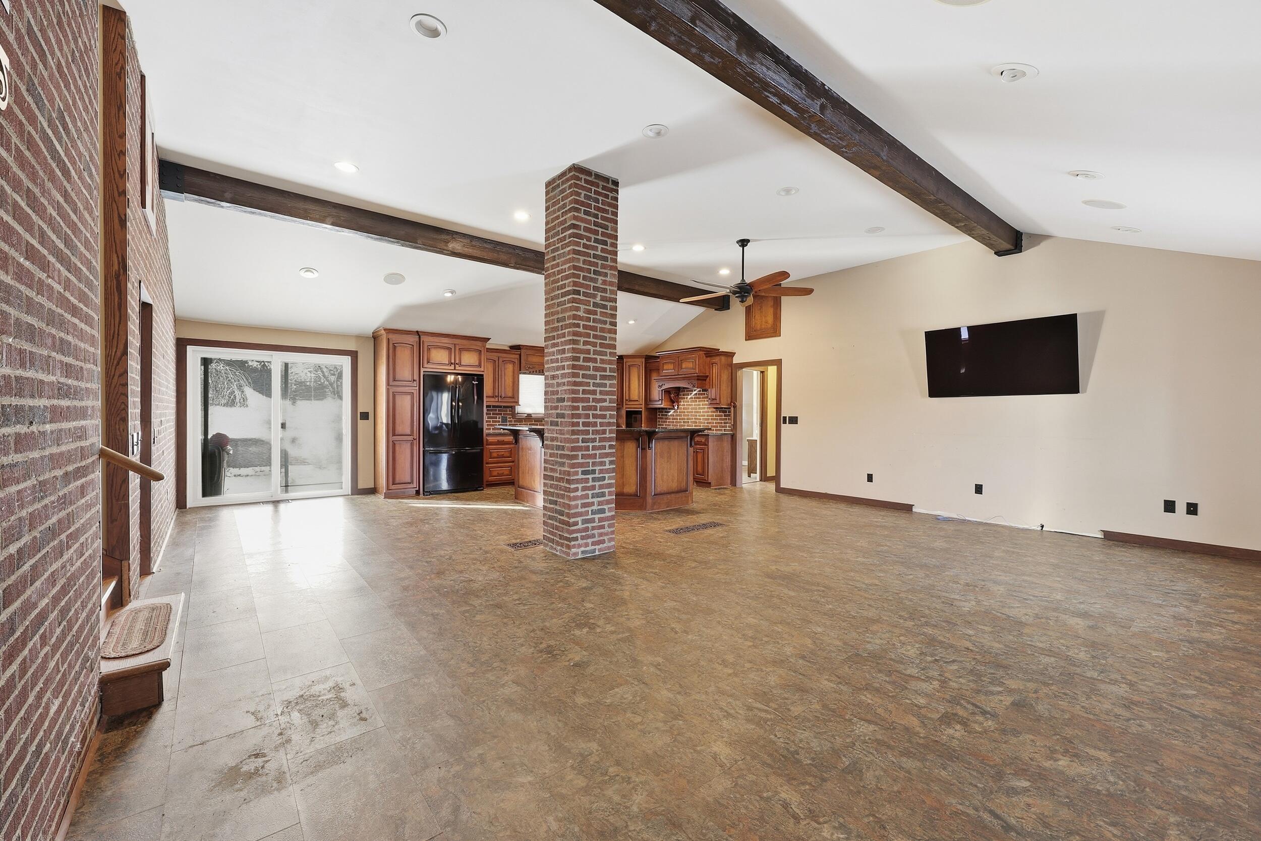 5370 Dublin Road Delaware, OH 43015 - Photo 9 of 50 Living room