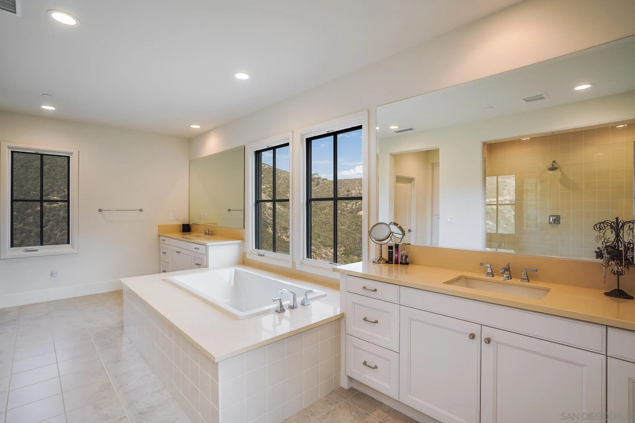 18021 Cerro Del Sol Rancho Santa Fe, CA 92067 - Photo 23 of 32 Gallery Image 23