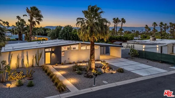 $1,249,000 | 450 East Laurel Circle, Palm Springs, CA 92262