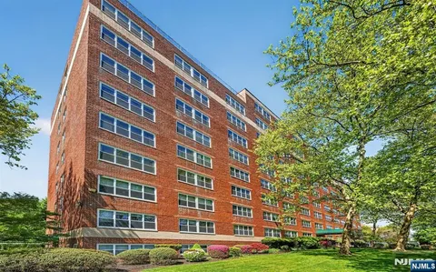 $389,999 | 926 Bloomfield Avenue, Unit 3A, Glen Ridge, NJ 07028