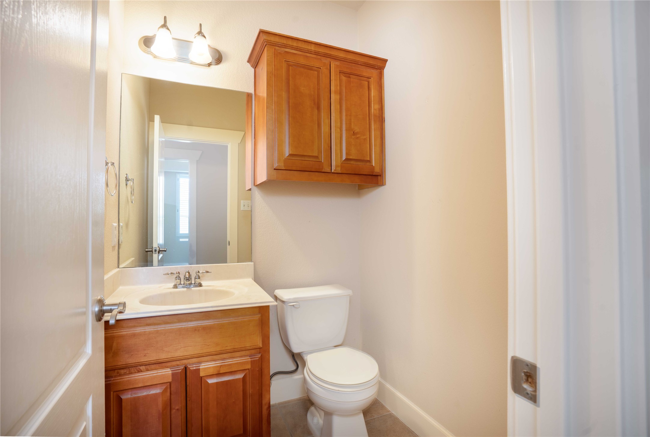 210 Rivulet Lane Austin, TX 78738 - Photo 23 of 28 Functional full bathroom with a spacious vanity, providing ample storage and a bright, reflective mirror.