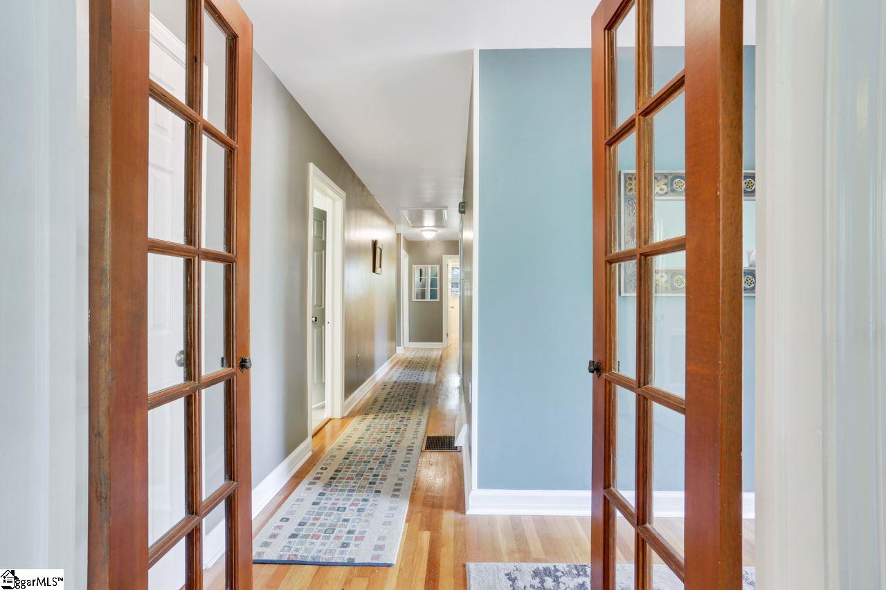 6 Berryhill Road Greenville, SC 29615 - Photo 4 of 36 Gallery Image 4