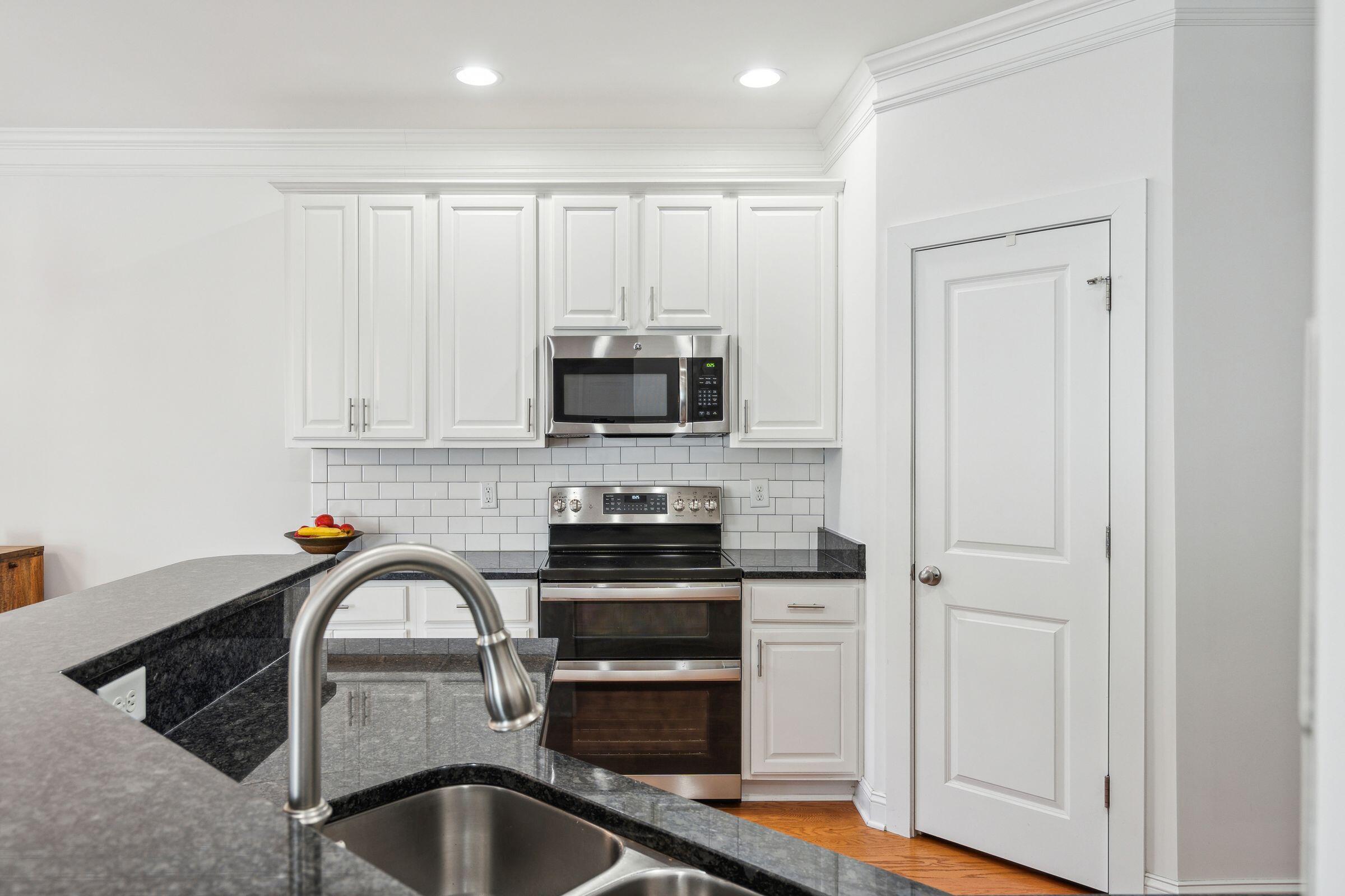716 Muirhead Road Mount Pleasant, SC 29464 - Photo 11 of 67 12_716MuirheadRd-KeenEyeMarketing-012