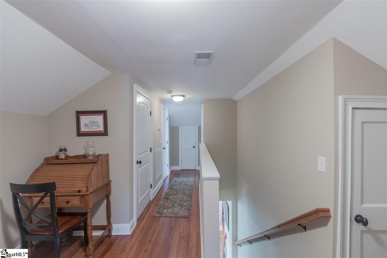 205 East Faris Road Greenville, SC 29605 - Photo 21 of 36 2nd Floor - Reading Nook!