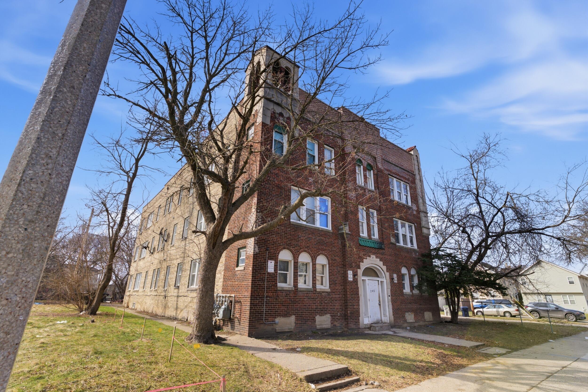 2453 North 17th Street Milwaukee, WI 53206 - Photo 2 of 6 2