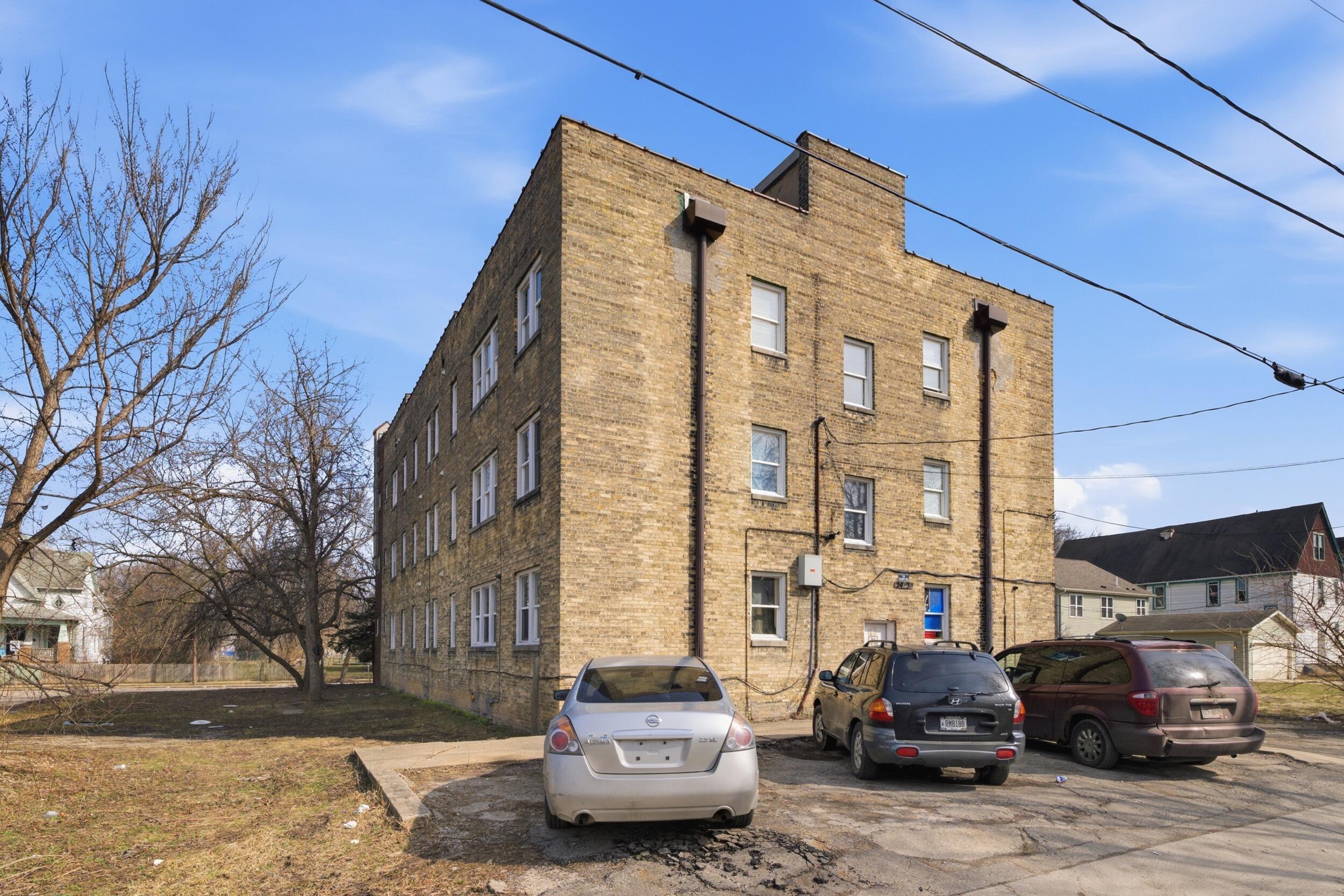 2453 North 17th Street Milwaukee, WI 53206 - Photo 5 of 6 5