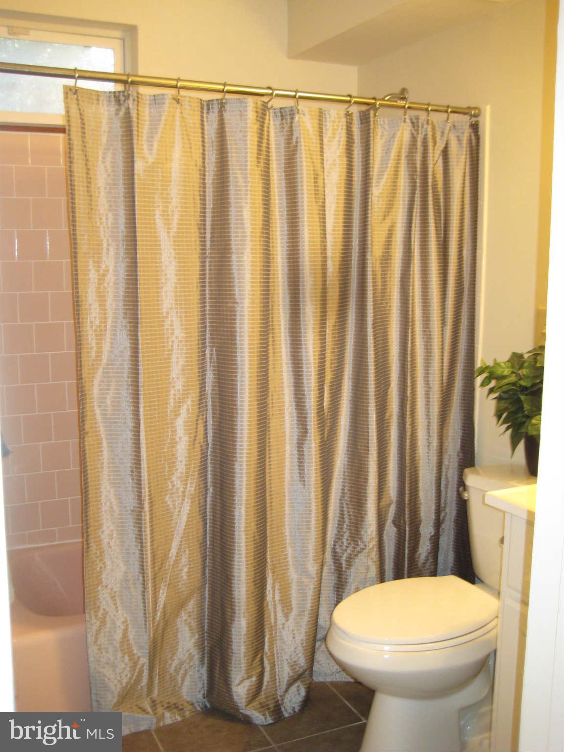 12221 Popes Head Road Fairfax, VA 22030 - Photo 18 of 29 Bath