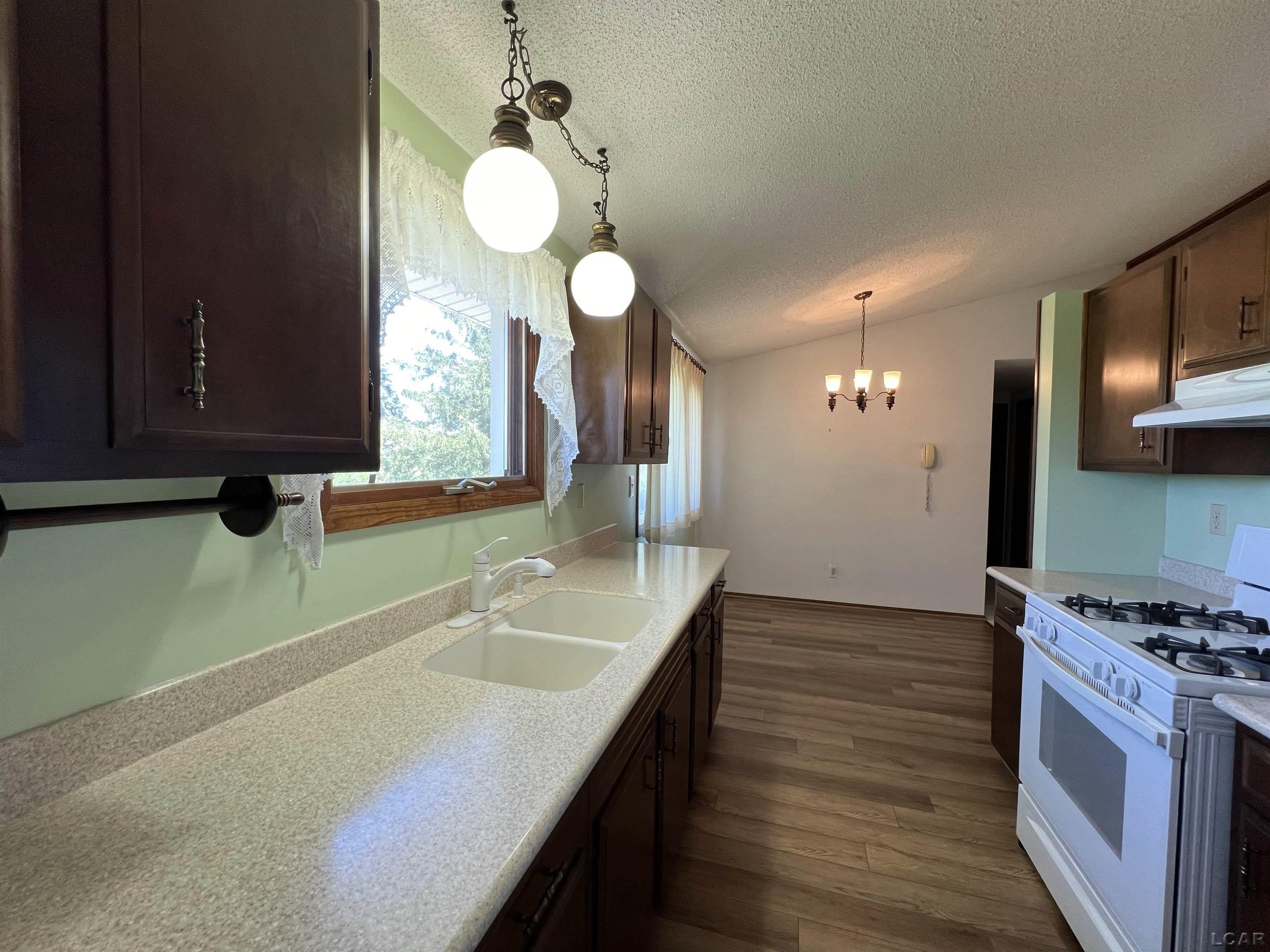 3806 Pennington Road Clinton, MI 49236 - Photo 8 of 30 50147213-bc1c2b76-5bab-4001-bdb7-3961b85a23b4.JPG