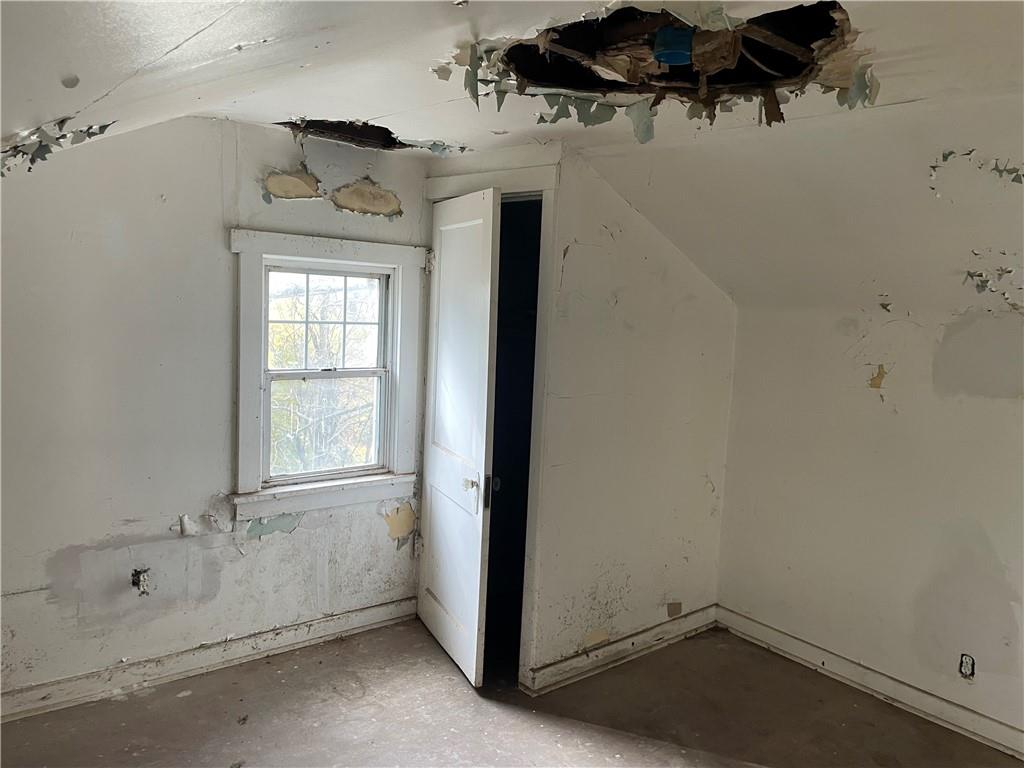 2851 Mt Troy Road Pittsburgh, PA 15212 - Photo 13 of 19 an empty room with a window