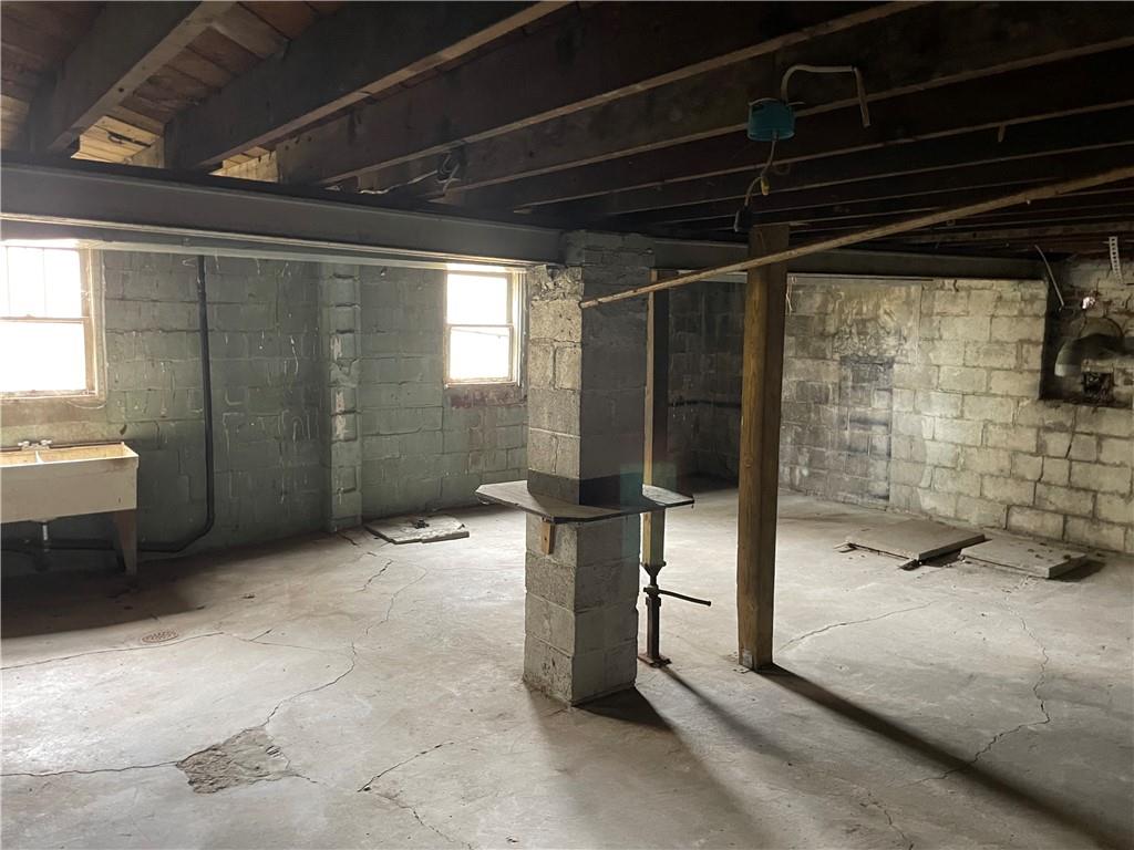 2851 Mt Troy Road Pittsburgh, PA 15212 - Photo 16 of 19 a view of empty room with wooden floor and sink