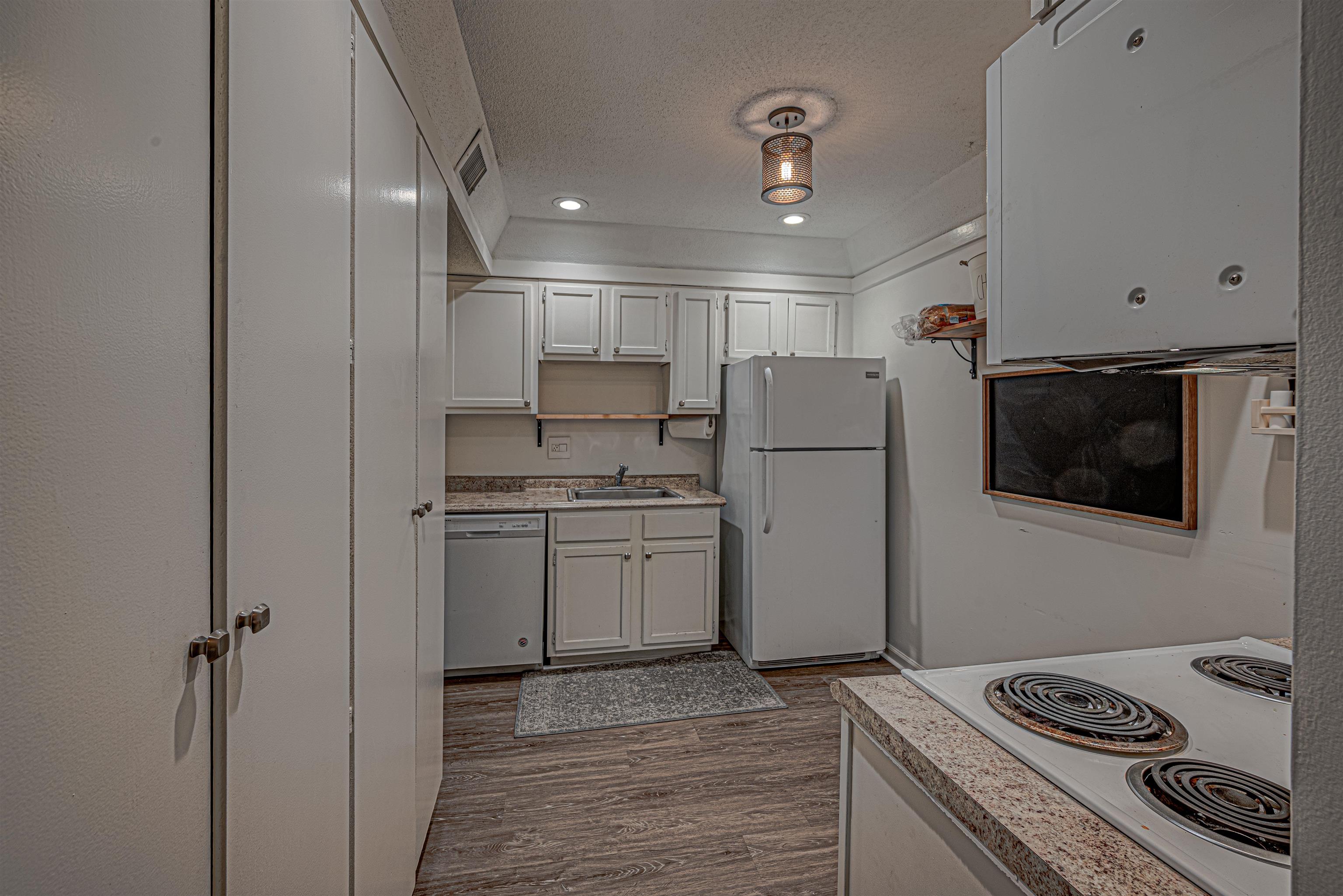 1246 Lynnfield Road, Unit 2 Memphis, TN 38119 - Photo 9 of 20 Gallery Image 9