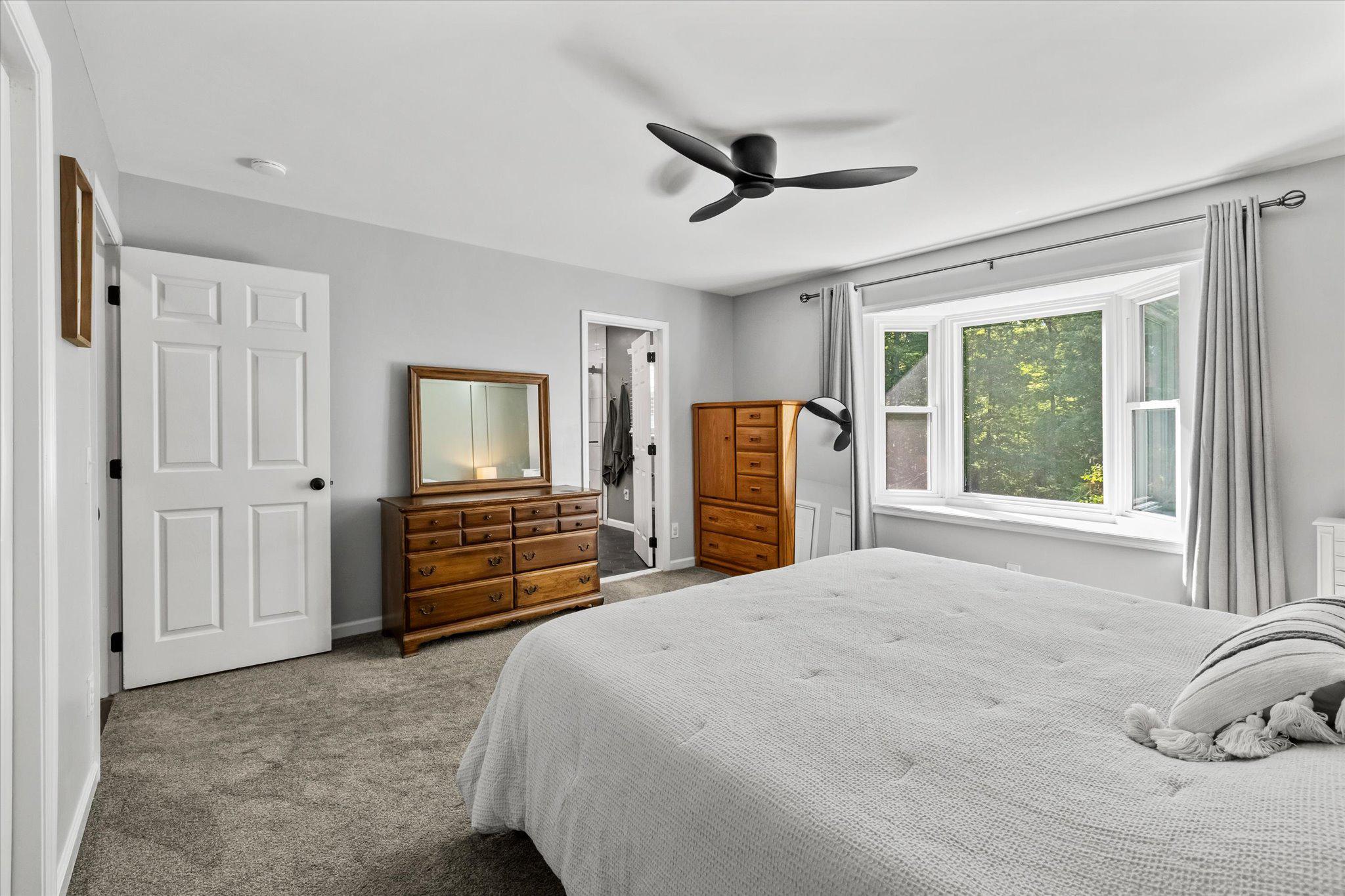 230 Richards Ferry Road Fredericksburg, VA 22406 - Photo 26 of 96 Chic bathroom with modern accents & bay window.