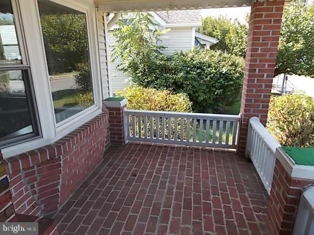 116 Devonshire Road Hagerstown, MD 21740 - Photo 4 of 36