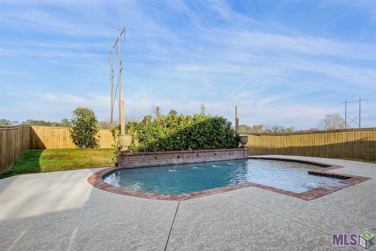9018 Foxgate Drive Baton Rouge, LA 70809 - Photo 4 of 10