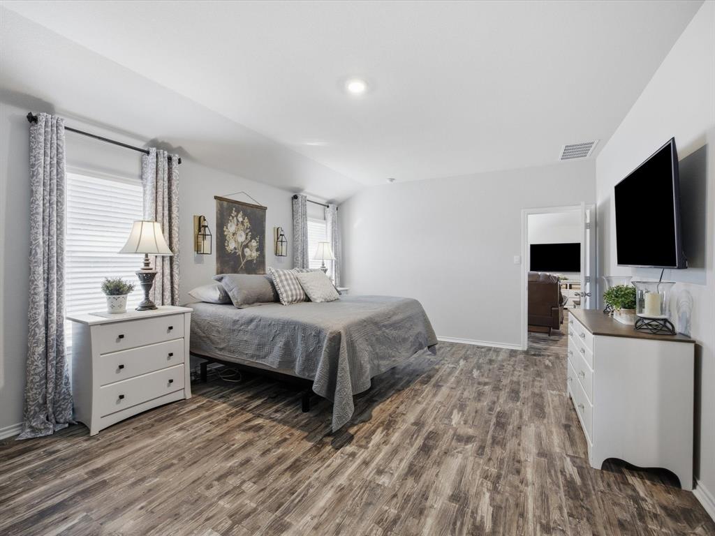 521 Bronze Circle East Springtown, TX 76082 - Photo 11 of 22 Primary bedroom