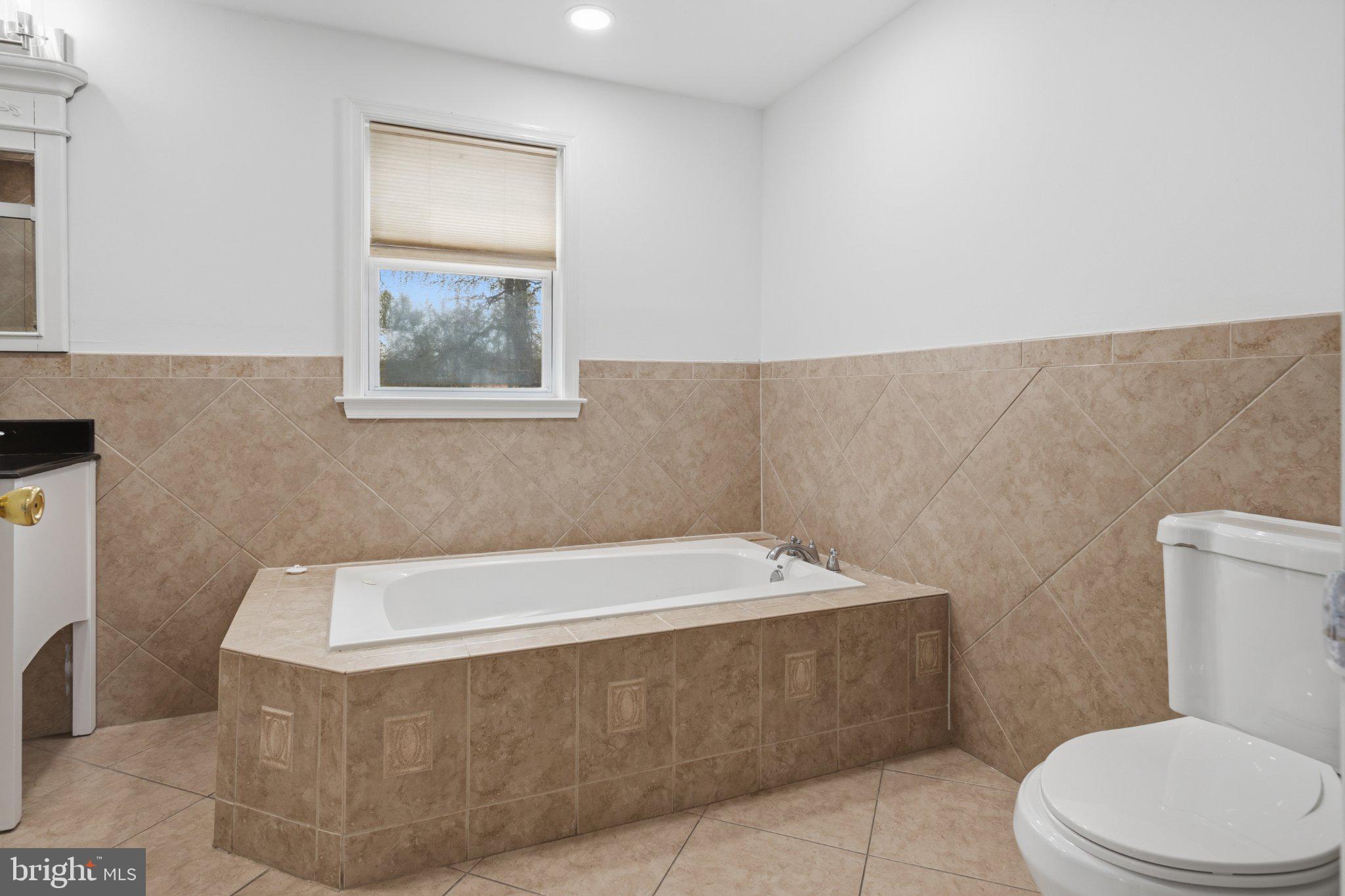 28 Hartford Road Delran, NJ 08075 - Photo 13 of 27 Serene bathroom with elegant tiles.