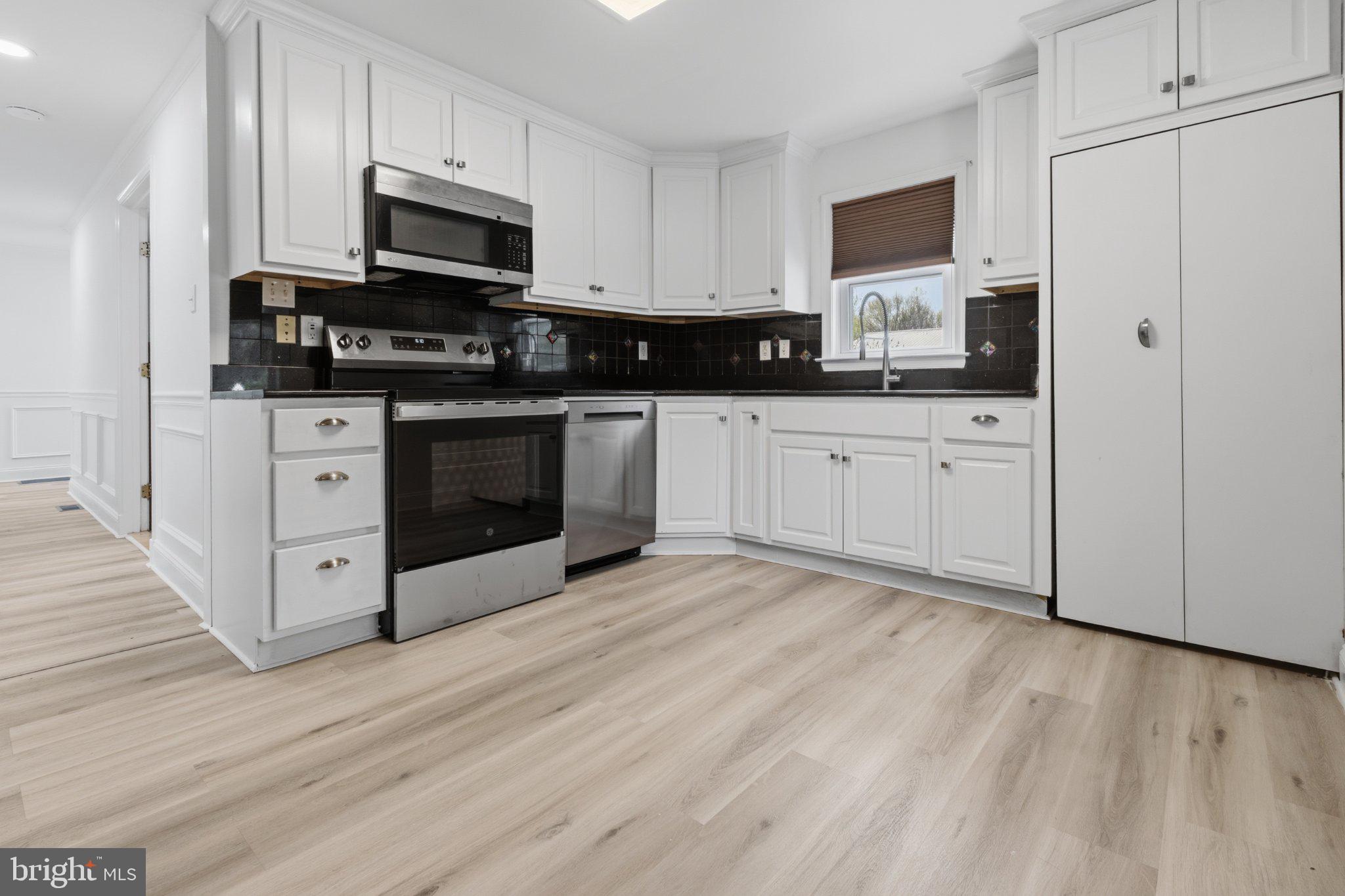 28 Hartford Road Delran, NJ 08075 - Photo 15 of 27 Modern kitchen with sleek finishes.