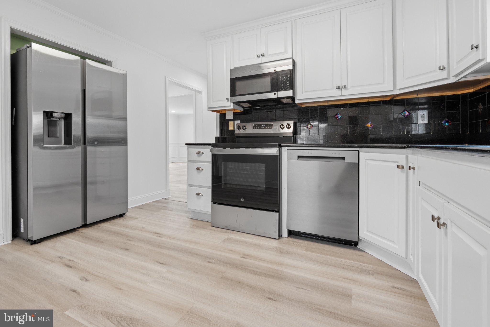 28 Hartford Road Delran, NJ 08075 - Photo 16 of 27 Modern kitchen with sleek appliances.