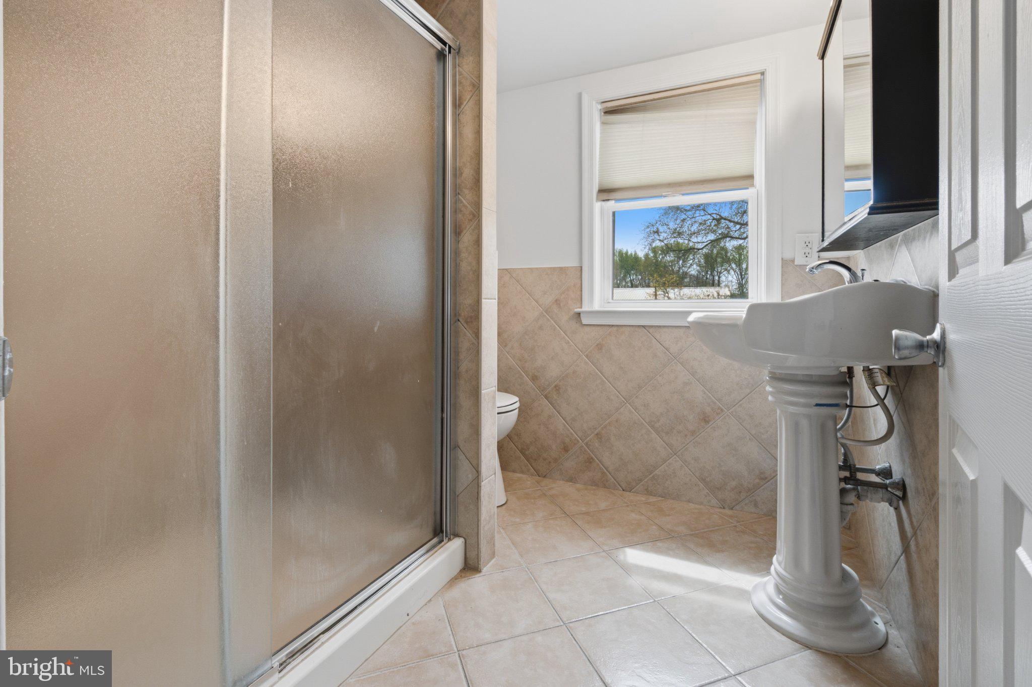 28 Hartford Road Delran, NJ 08075 - Photo 20 of 27 Bright and airy bathroom retreat.