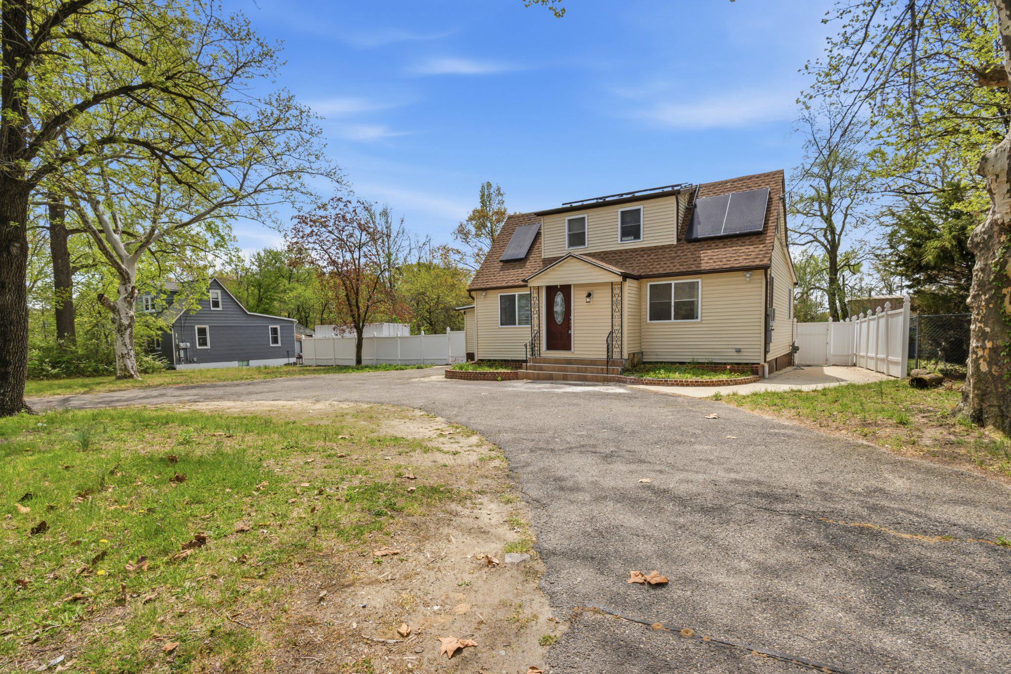 28 Hartford Road Delran, NJ 08075 - Photo 2 of 27 Long Horseshoe Driveway