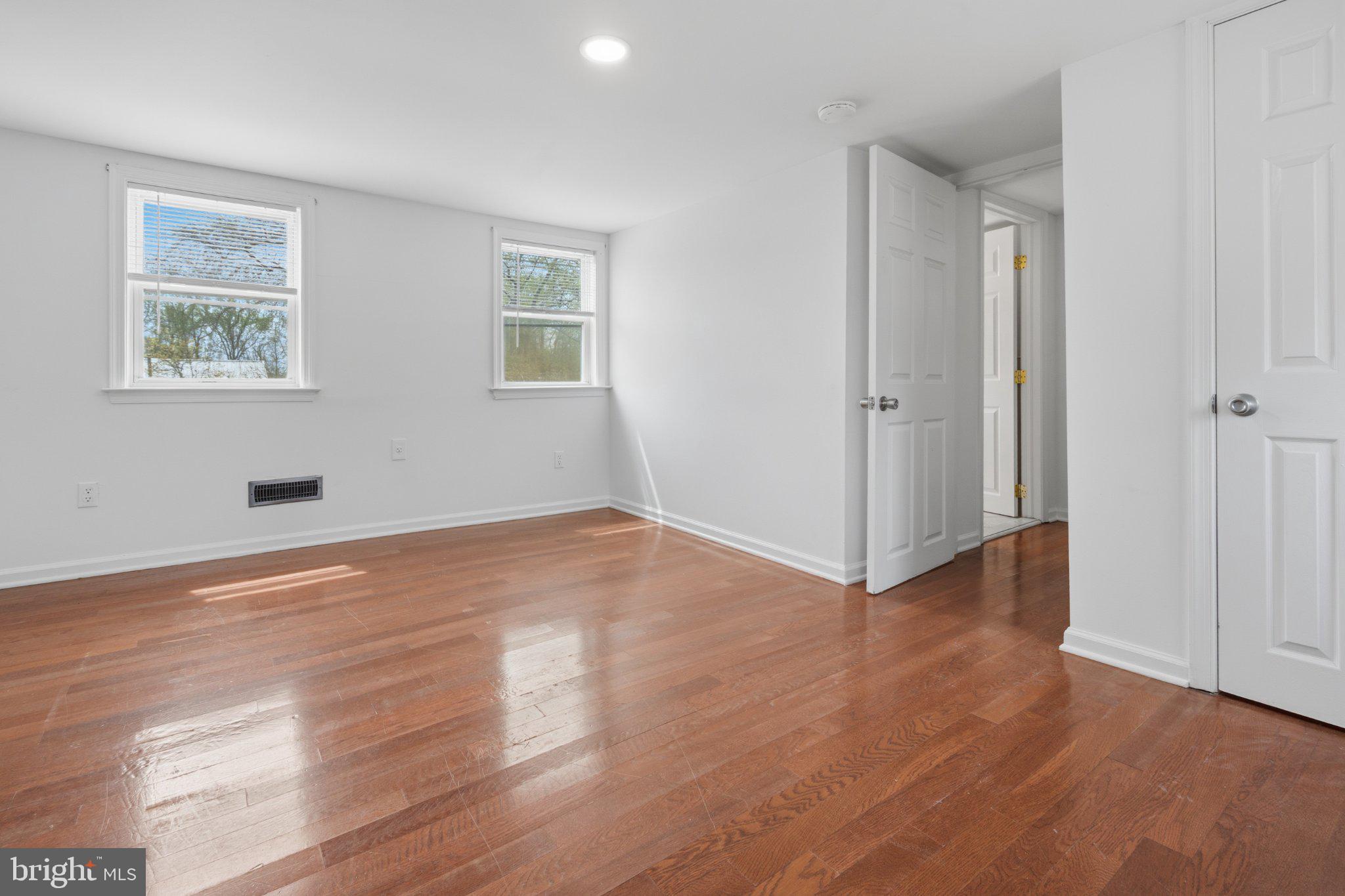 28 Hartford Road Delran, NJ 08075 - Photo 22 of 27 Bright and airy open space awaits.