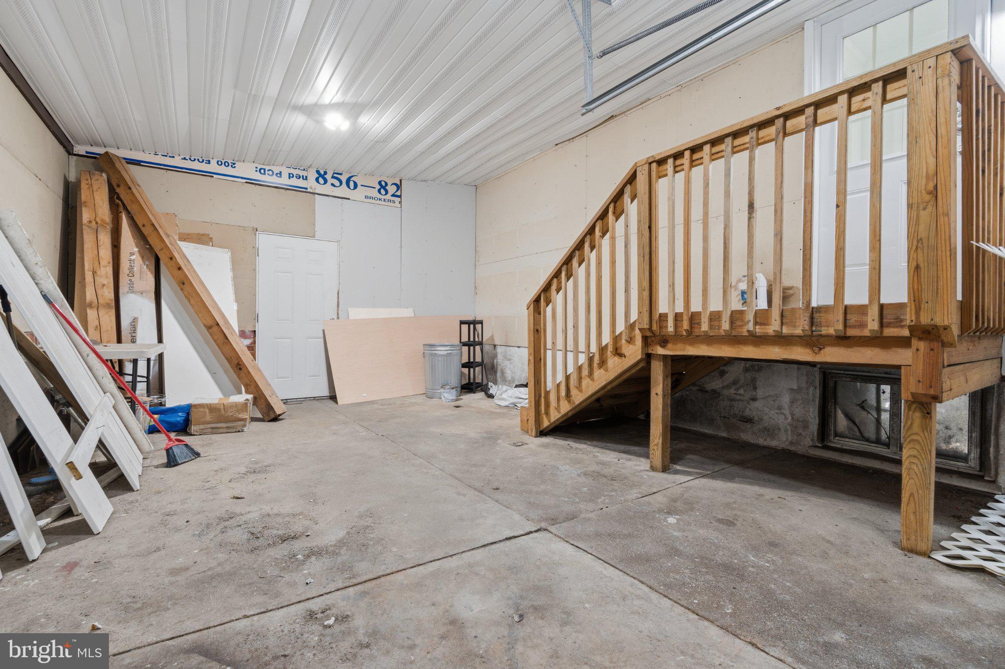 28 Hartford Road Delran, NJ 08075 - Photo 27 of 27 Spacious entryway with potential charm.