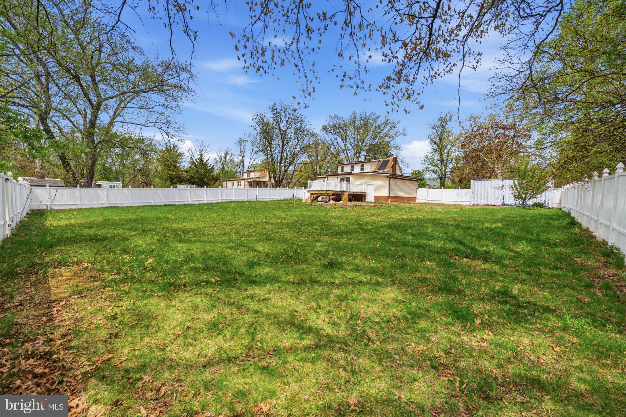 28 Hartford Road Delran, NJ 08075 - Photo 6 of 27 Spacious green oasis awaits your vision.