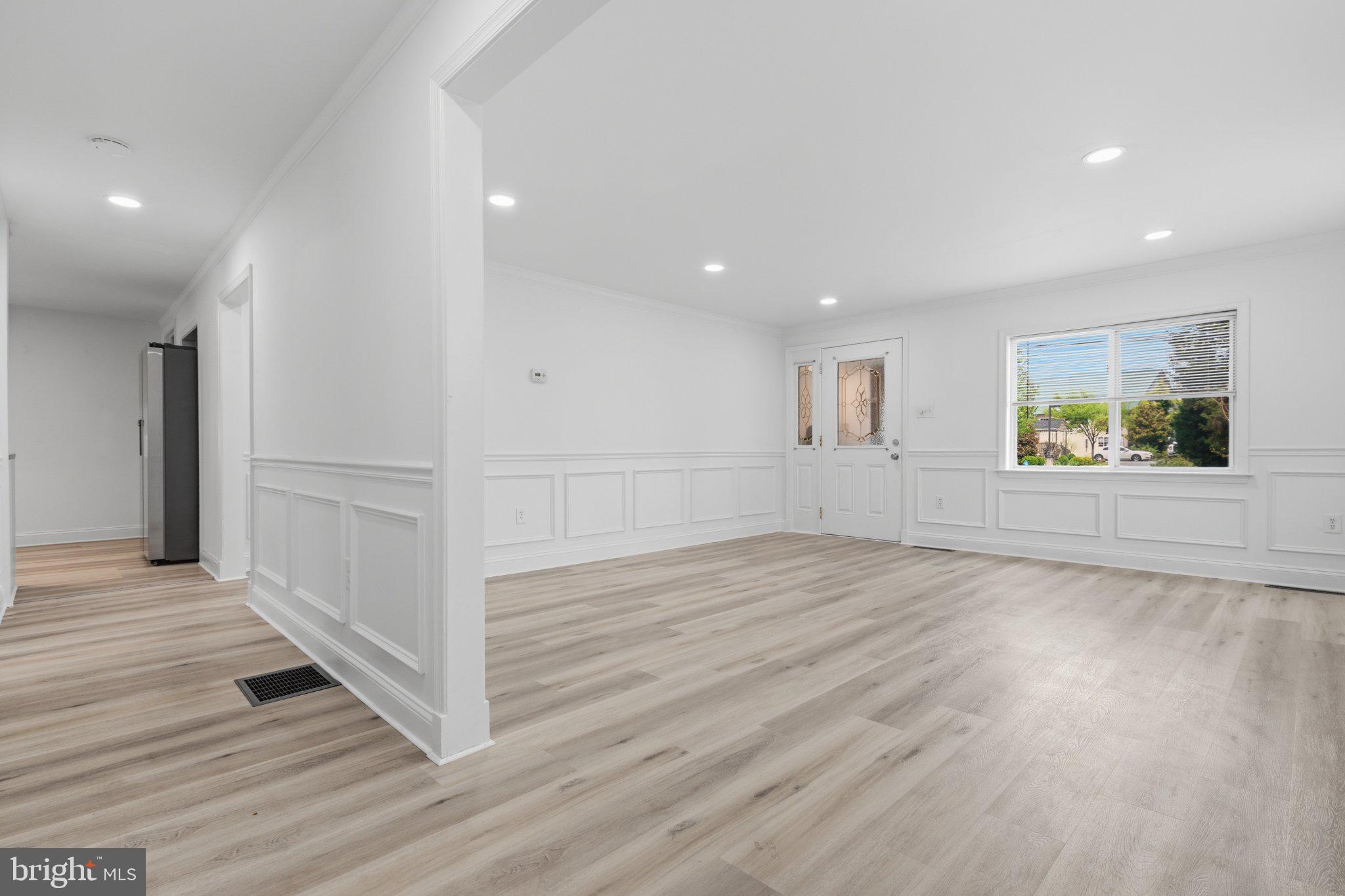 28 Hartford Road Delran, NJ 08075 - Photo 9 of 27 Bright and airy open space awaits.