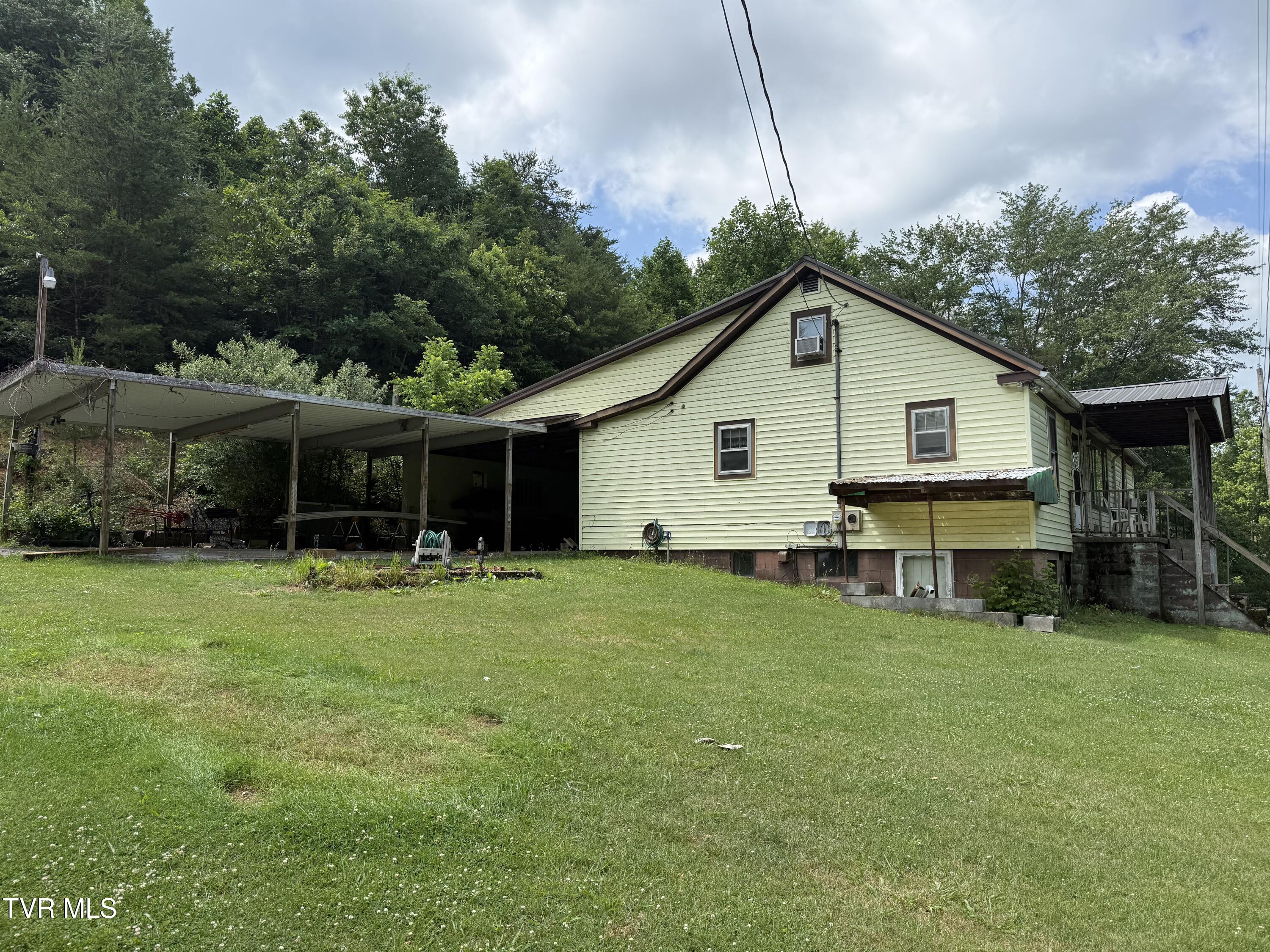 12114 Keeshond Road Coeburn, VA 24230 - Photo 3 of 19 IMG_5916