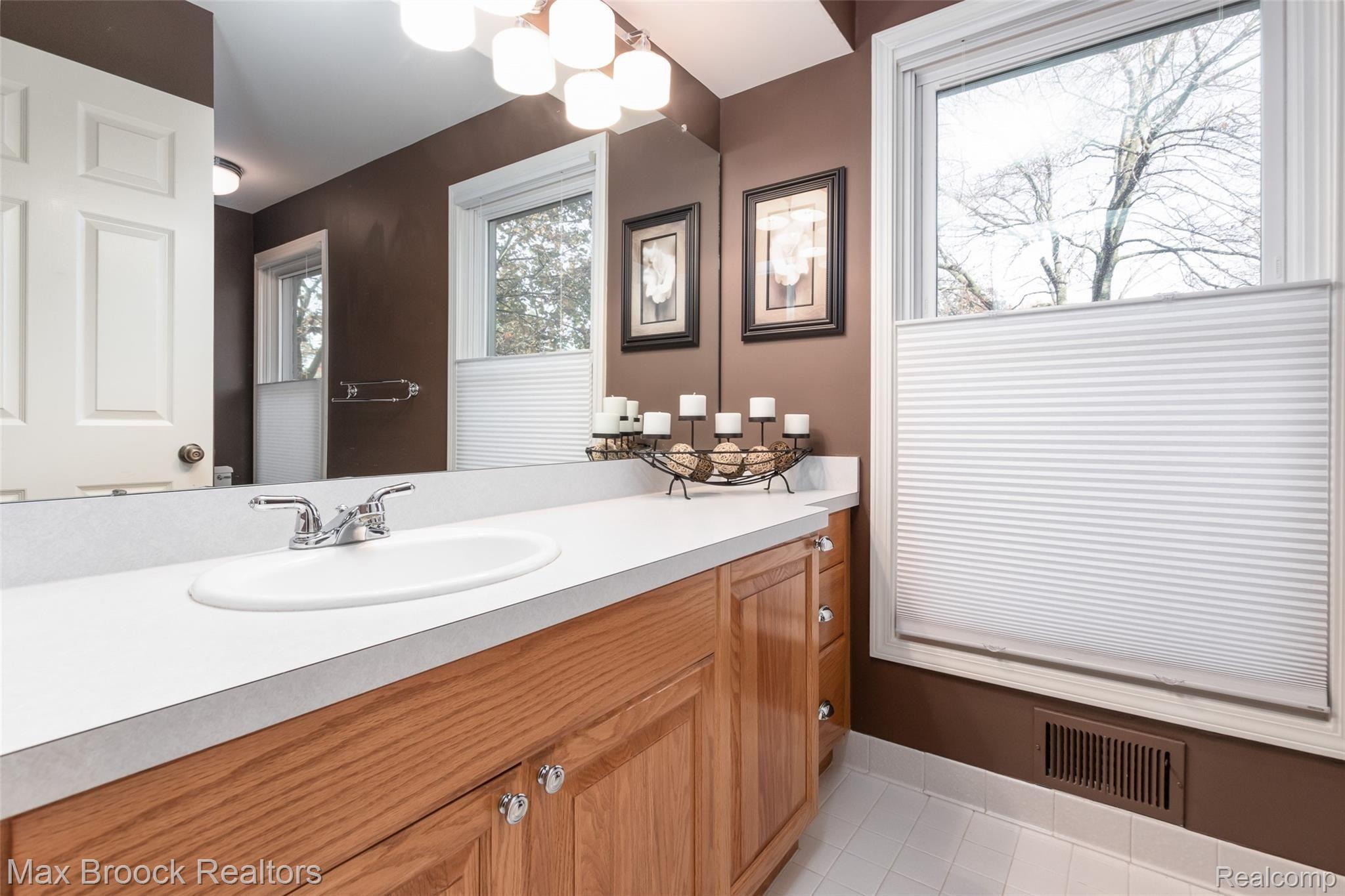 313 Lake Forest Road Rochester, MI 48309 - Photo 17 of 32 IMG_6283-Edit.jpg
