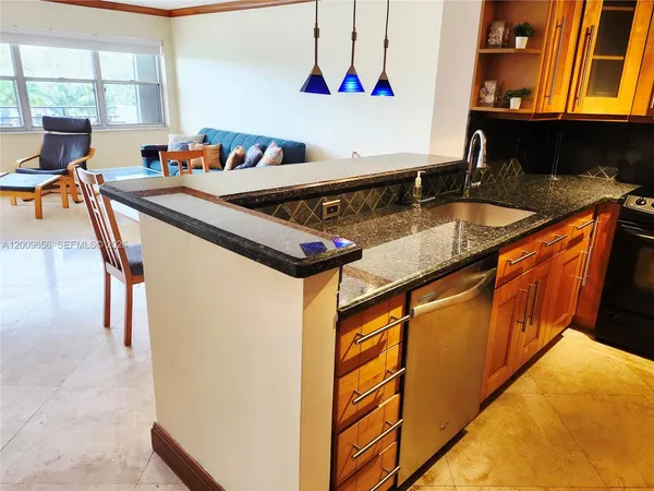 $2,000 | 401 Golden Isles Drive, Unit 307, Hallandale Beach, FL 33009