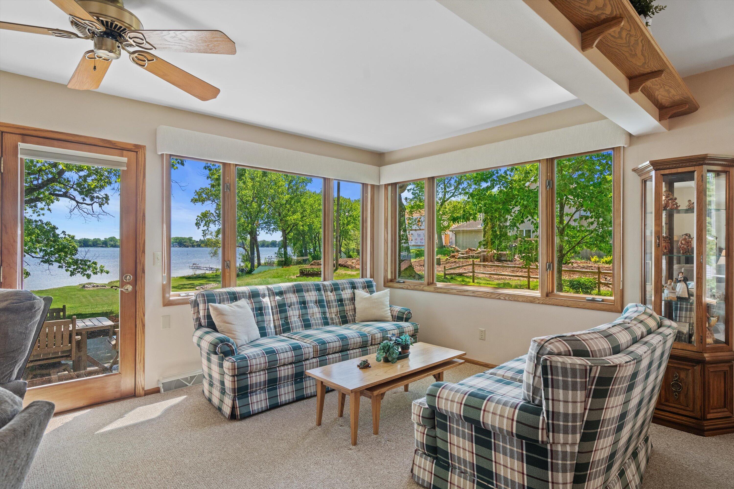 7301 West Wind Lake Road Norway, WI 53185 - Photo 6 of 58 Living Room