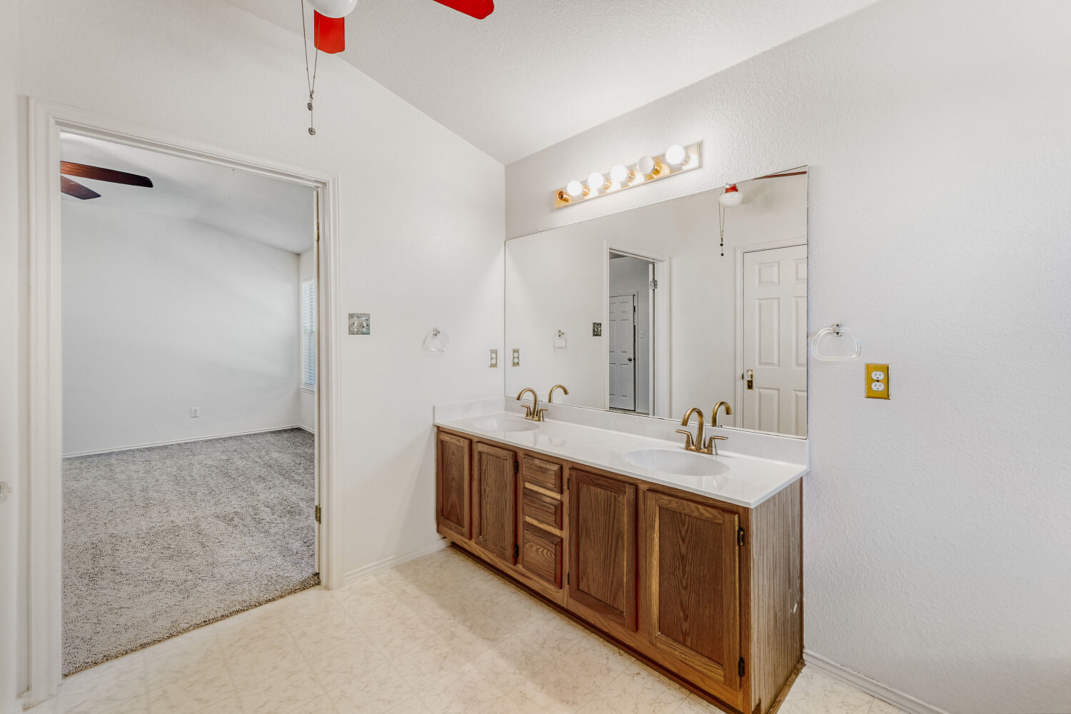 1205 Machado Road Cedar Park, TX 78613 - Photo 22 of 30 a spacious bathroom with a bathtub sink and mirror