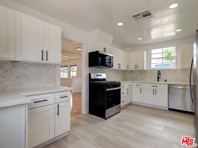 $6,999 | 7101 West 85th Street, Los Angeles, CA 90045