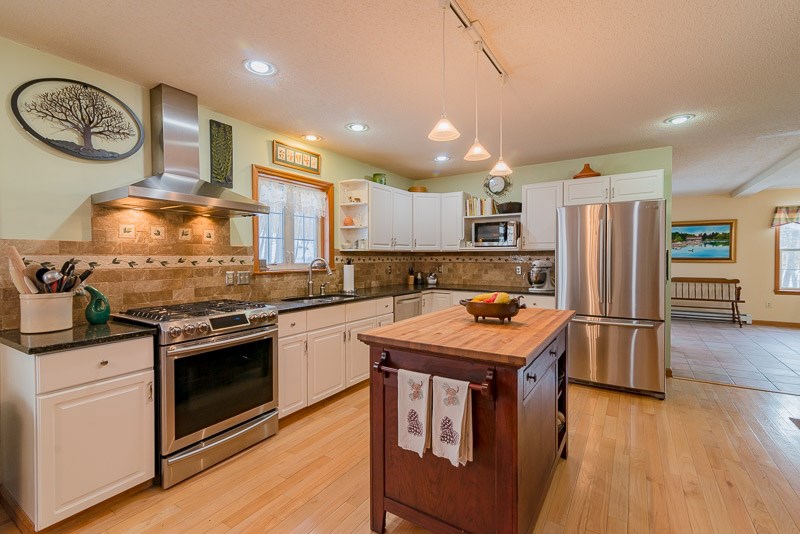 585 Wilcox Road Arlington, VT 05250 - Photo 2 of 22 Gallery Image 2