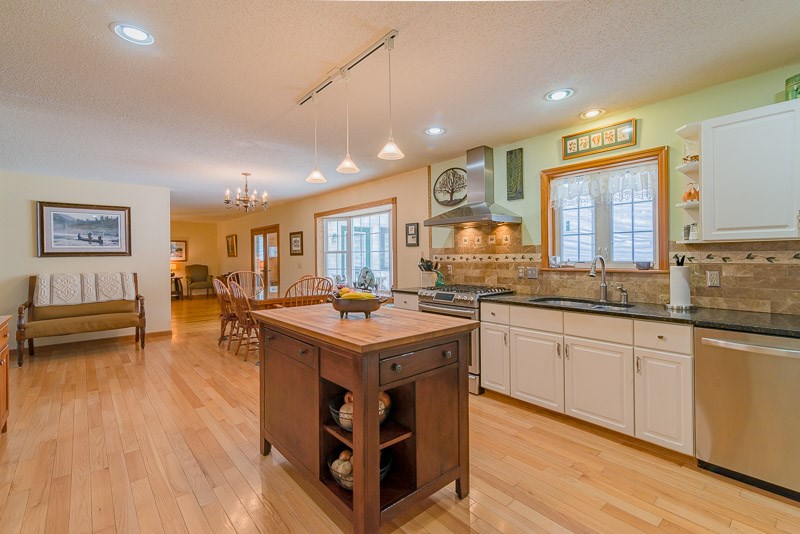 585 Wilcox Road Arlington, VT 05250 - Photo 3 of 22 Gallery Image 3