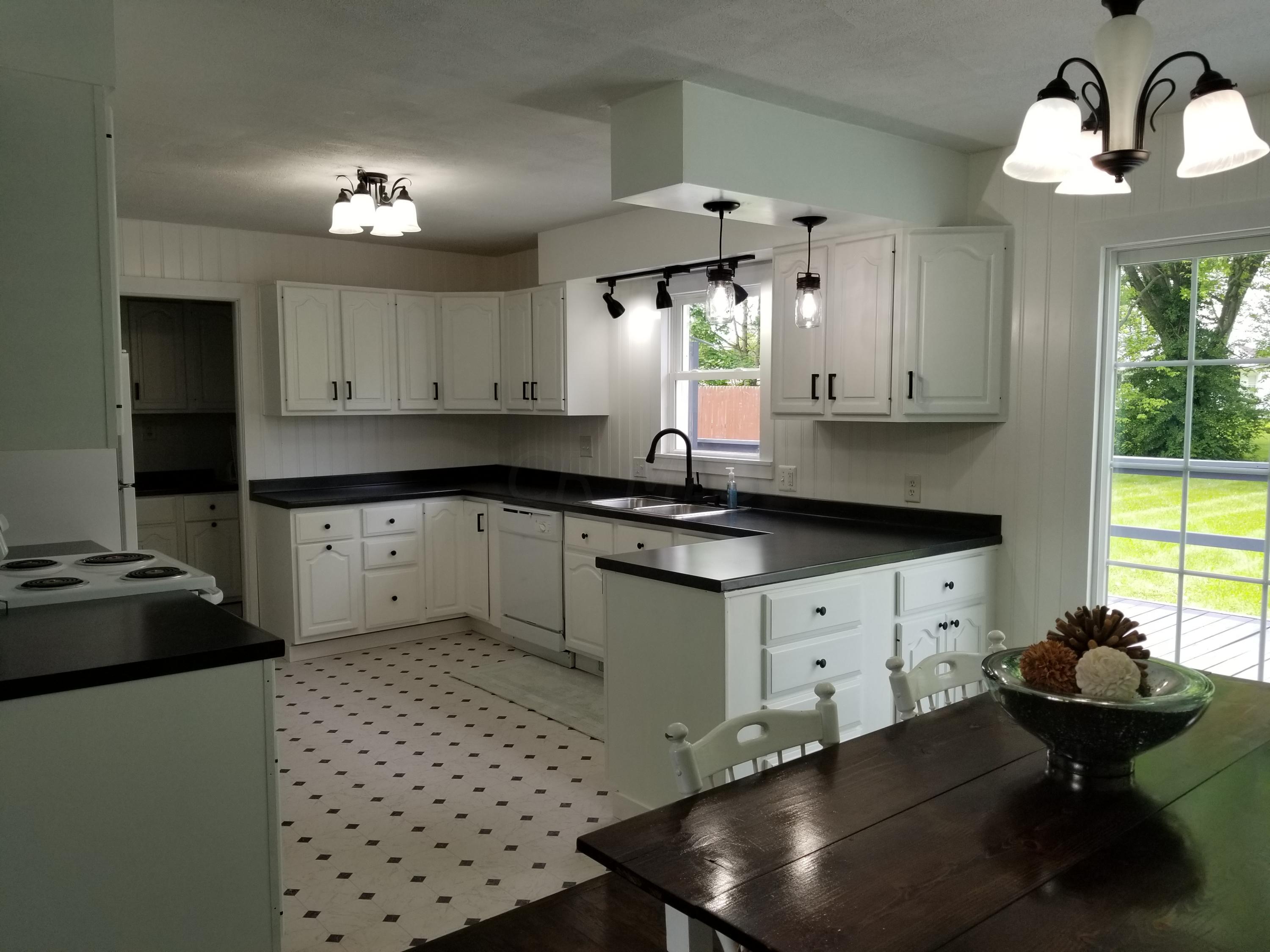 519 Lower Green Valley Road Mount Vernon, OH 43050 - Photo 10 of 37